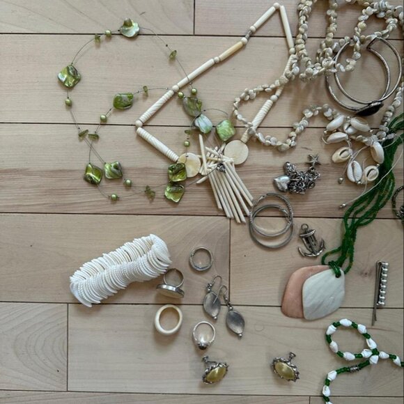 Mermaidcore Jewelry Bundle 01 – Green Earthy Shell Mix Lot - Picture 3 of 6